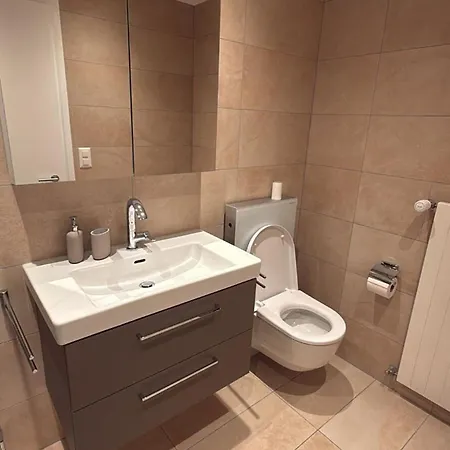 Entier Avec Terrasse Et Jardin *