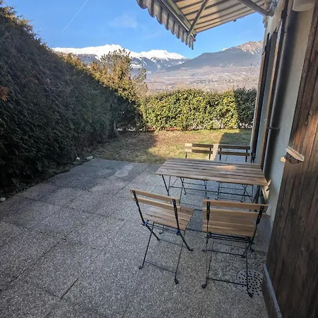 Daire Entier Avec Terrasse Et Jardin *